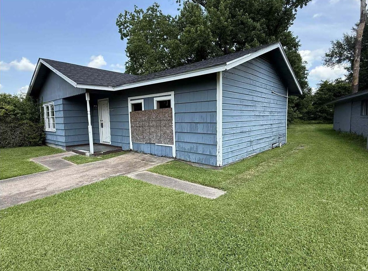 Exterior Side 2 Fix and Flip Orange, TX Exterior Side 2 Fix and Flip Orange, TX