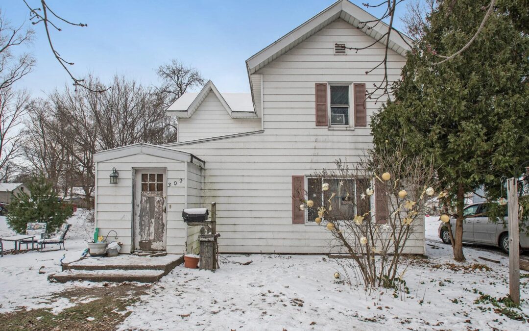 Front exterior of property - fix and flip in Dowagiac Michigan