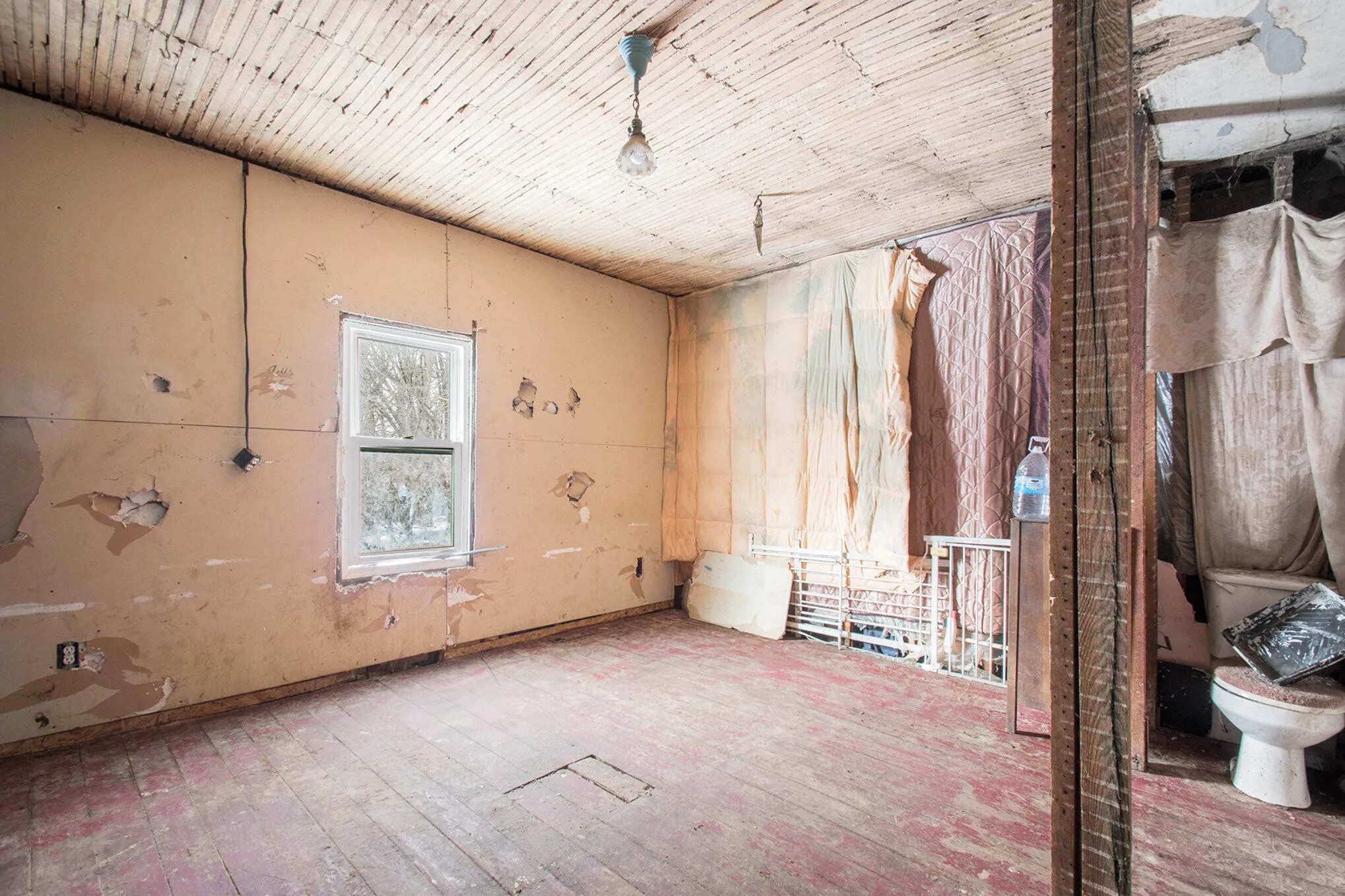 Interior Image Fix and flip in Dowagiac Michigan Interior Image of Bedroom - fix and flip in Dowagiac Michigan