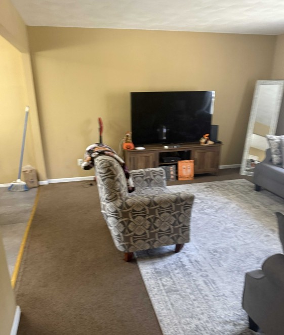 Living Room Fix and flip Loan Fairview Heights, IL 
