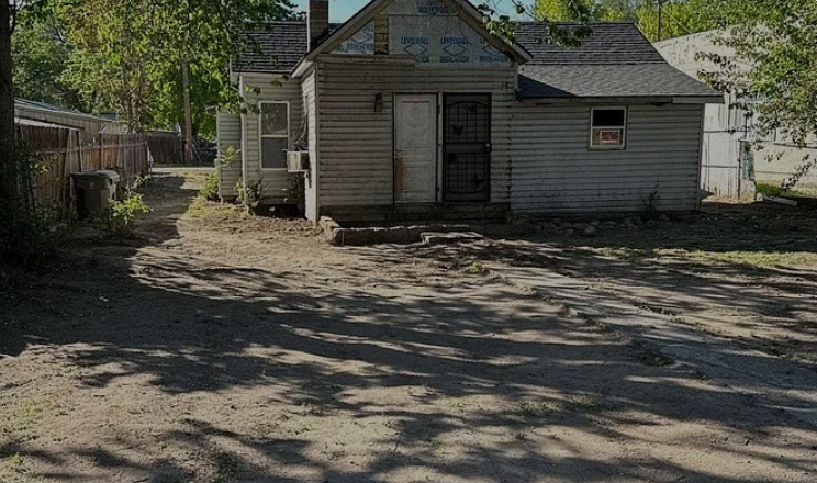 Exterior Front Fix and flip Nampa 