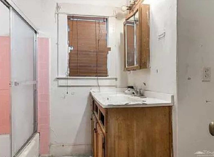 Bathroom - Fix and flip Bakersfield, CA