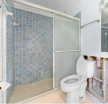 Bathroom- Fix and flip loan - St Petersburg, FL