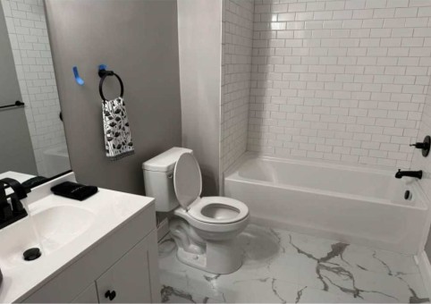Unit B Bathroom - Danville KY - DSCR
