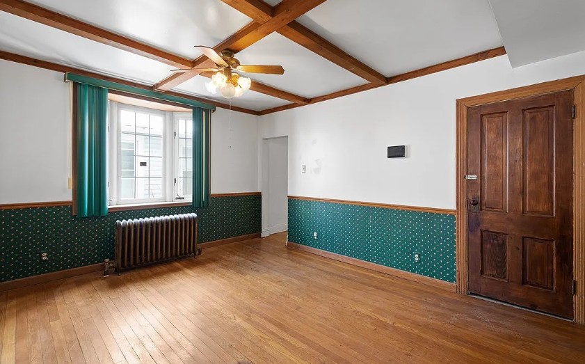 Living Room- DSCR- Mckees Rocks, PA