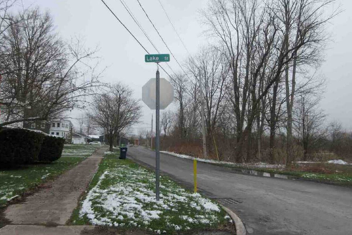 Oneida dscr loan — subject property photo 1