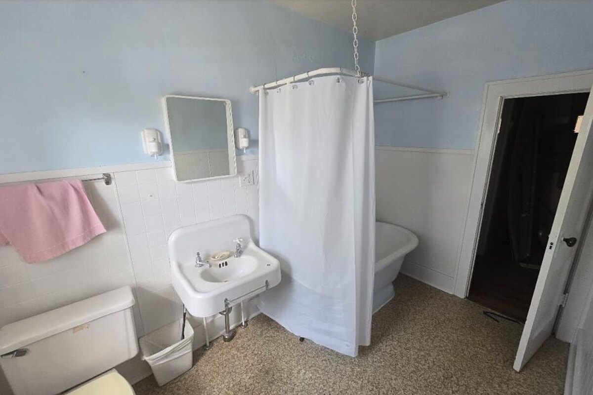 Monticello fix and flip loan — subject property photo 2