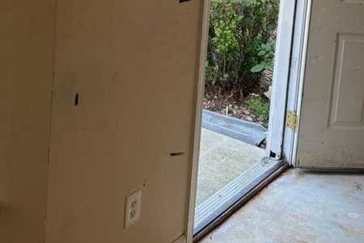 Lithonia fix and flip loan — subject property photo 2