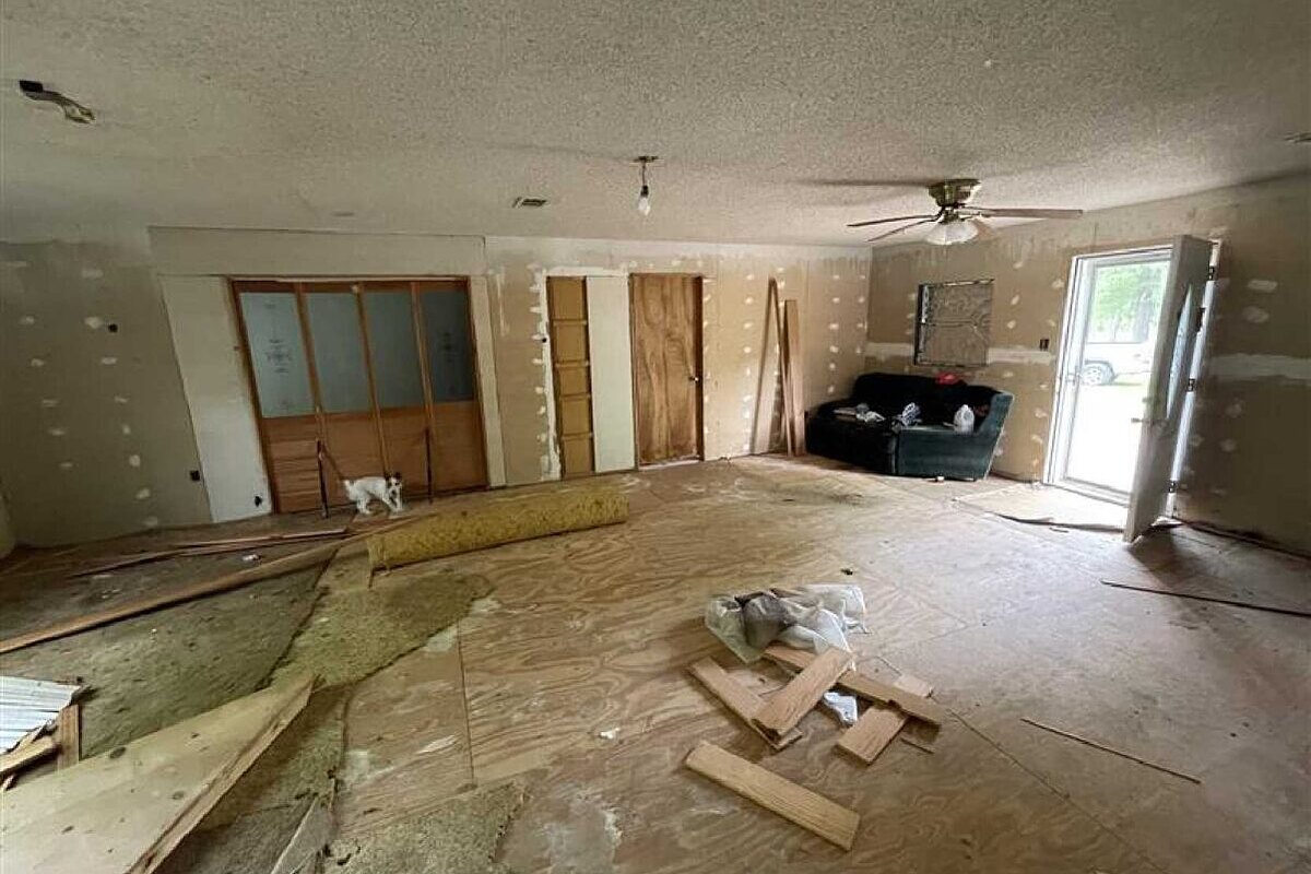 Vidor fix and flip loan — subject property photo 4