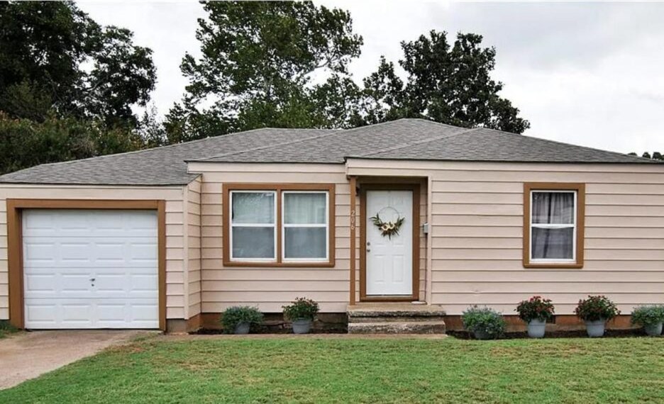 Chickasha fix and flip loan — subject property photo 1