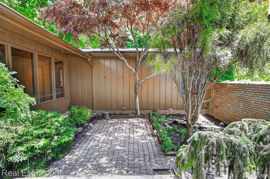Bloomfield Hills bridge loan — subject property photo 2