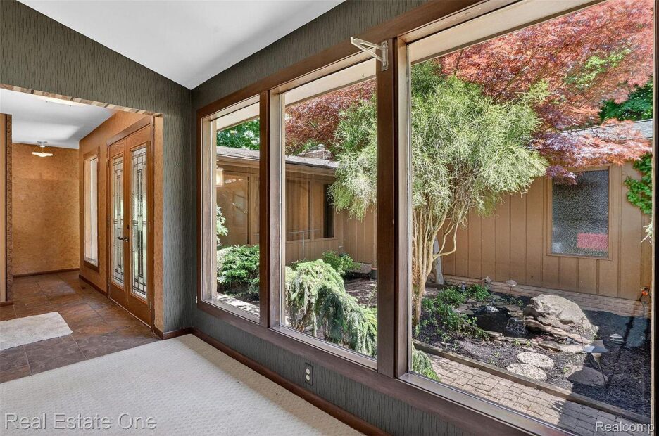 Bloomfield Hills bridge loan — subject property photo 8