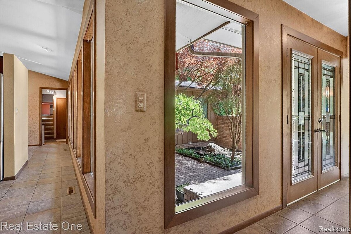 Bloomfield Hills fix and flip loan — subject property photo 10