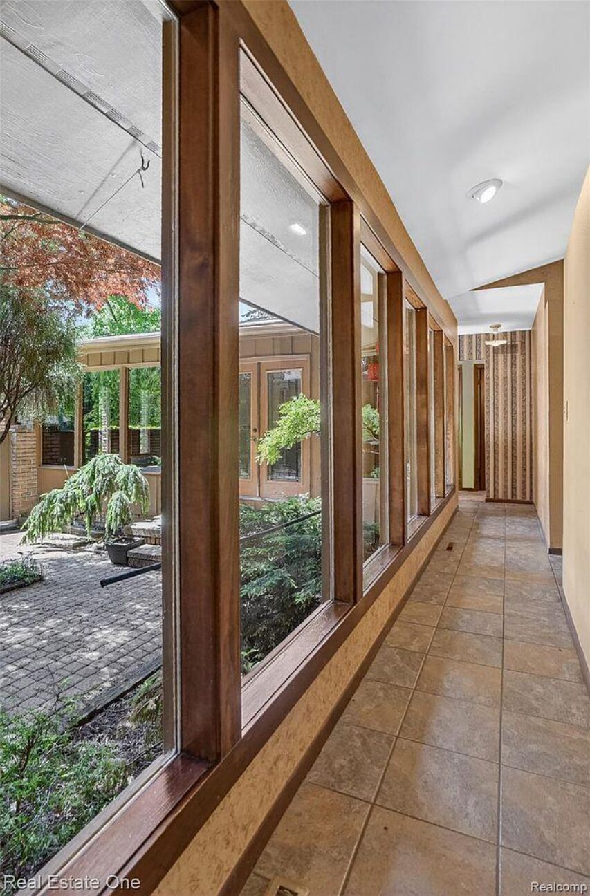 Bloomfield Hills bridge loan — subject property photo 6