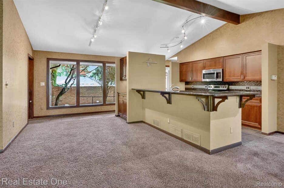 Bloomfield Hills bridge loan — subject property photo 9