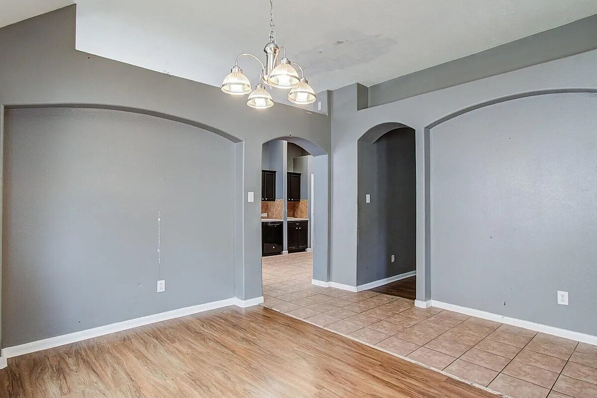 Kingwood fix and flip loan — subject property photo 2