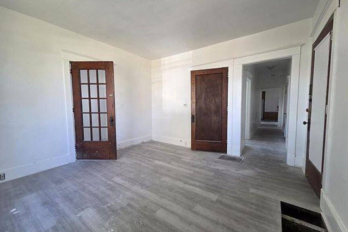 Clinton fix and flip loan — subject property photo 7