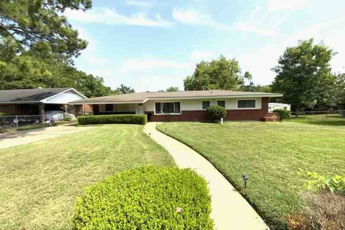 Montgomery dscr loan — subject property photo 1