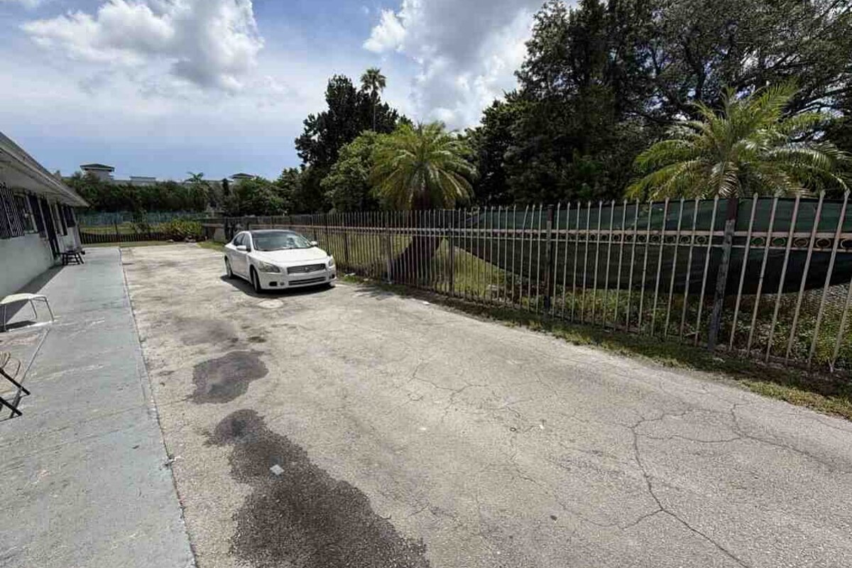 Opa Locka dscr loan — subject property photo 8