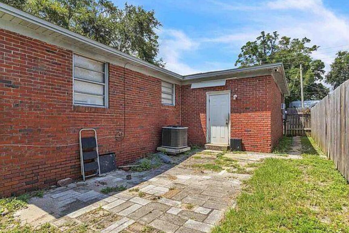 Pensacola fix and flip loan — subject property photo 2