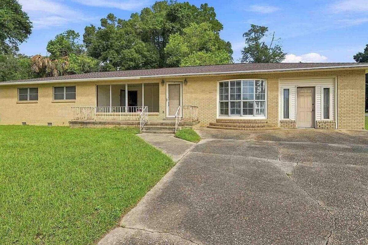 Pensacola fix and flip loan — subject property photo 1